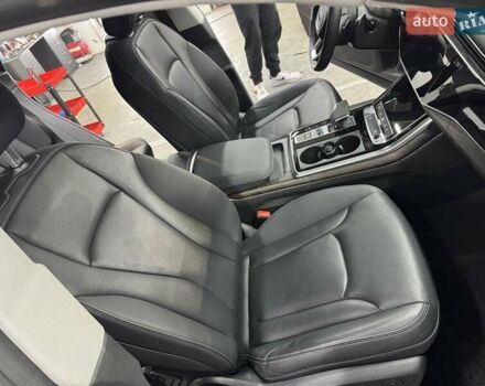 Серый Ауди Q8, объемом двигателя 3 л и пробегом 61 тыс. км за 56000 $, фото 12 на Automoto.ua