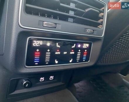 Серый Ауди Q8, объемом двигателя 3 л и пробегом 61 тыс. км за 63000 $, фото 82 на Automoto.ua