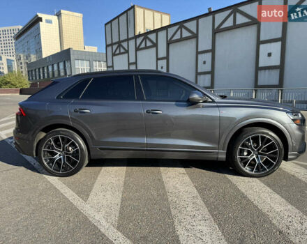 Серый Ауди Q8, объемом двигателя 3 л и пробегом 63 тыс. км за 59900 $, фото 2 на Automoto.ua