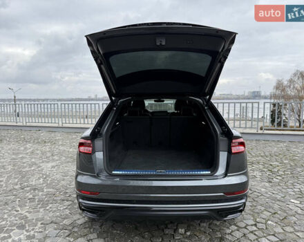 Серый Ауди Q8, объемом двигателя 2.97 л и пробегом 74 тыс. км за 72999 $, фото 19 на Automoto.ua