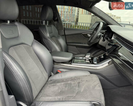 Серый Ауди Q8, объемом двигателя 2.97 л и пробегом 74 тыс. км за 72999 $, фото 28 на Automoto.ua