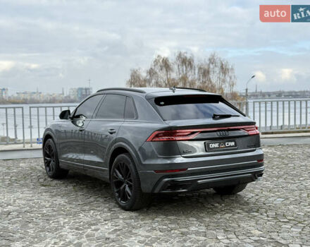 Серый Ауди Q8, объемом двигателя 2.97 л и пробегом 74 тыс. км за 72999 $, фото 7 на Automoto.ua