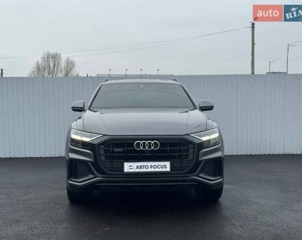 Серый Ауди Q8, объемом двигателя 3 л и пробегом 65 тыс. км за 51990 $, фото 2 на Automoto.ua