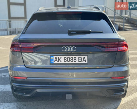 Серый Ауди Q8, объемом двигателя 3 л и пробегом 63 тыс. км за 59900 $, фото 3 на Automoto.ua