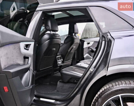 Сірий Ауді Q8, об'ємом двигуна 2.97 л та пробігом 128 тис. км за 67800 $, фото 43 на Automoto.ua
