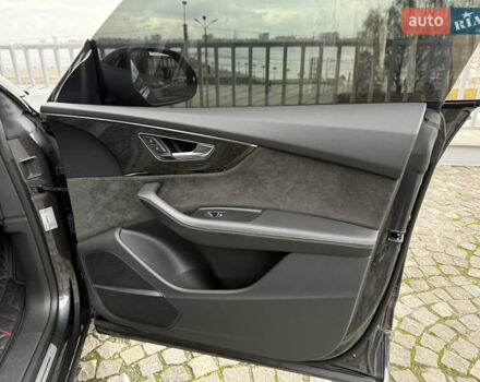 Серый Ауди Q8, объемом двигателя 2.97 л и пробегом 74 тыс. км за 72999 $, фото 27 на Automoto.ua