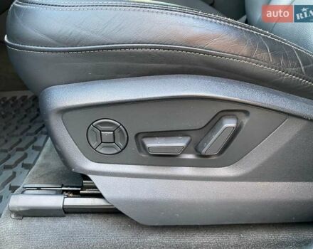 Серый Ауди Q8, объемом двигателя 3 л и пробегом 61 тыс. км за 63000 $, фото 61 на Automoto.ua