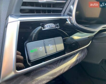 Серый Ауди Q8, объемом двигателя 3 л и пробегом 61 тыс. км за 63000 $, фото 67 на Automoto.ua