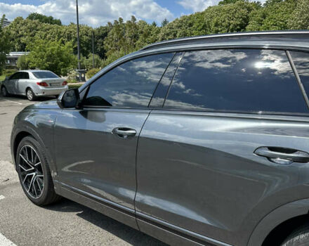 Серый Ауди Q8, объемом двигателя 3 л и пробегом 17 тыс. км за 59900 $, фото 7 на Automoto.ua