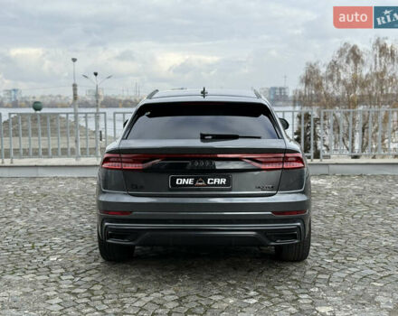 Серый Ауди Q8, объемом двигателя 2.97 л и пробегом 74 тыс. км за 72999 $, фото 5 на Automoto.ua