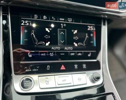 Сірий Ауді Q8, об'ємом двигуна 3 л та пробігом 165 тис. км за 57900 $, фото 22 на Automoto.ua