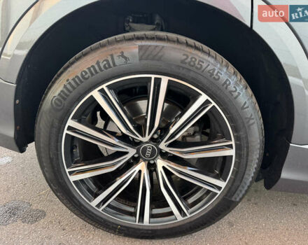 Серый Ауди Q8, объемом двигателя 3 л и пробегом 90 тыс. км за 68500 $, фото 95 на Automoto.ua