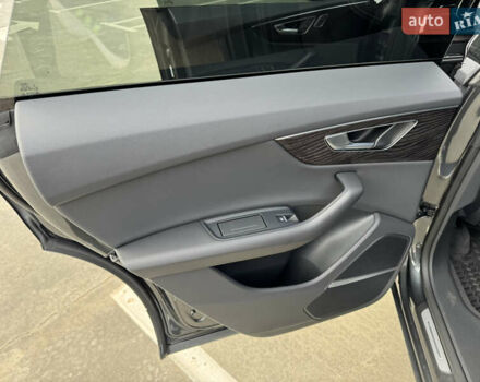 Ауді Q8 2021 у Києві на Automoto.ua Сірий Ауді Q8, об'ємом двигуна 3 л та пробігом 25 тис. км за 73000 $, фото 37 на Automoto.ua
