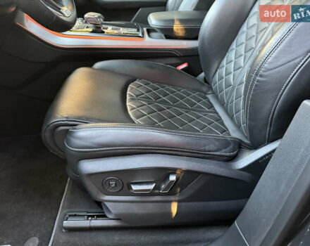 Серый Ауди Q8, объемом двигателя 3 л и пробегом 90 тыс. км за 68500 $, фото 46 на Automoto.ua