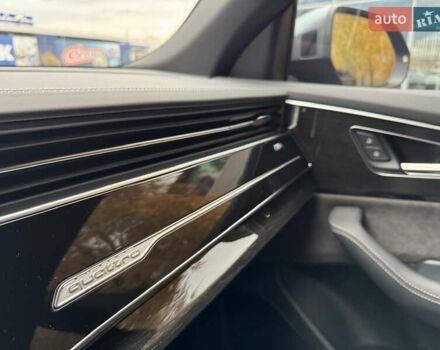 Серый Ауди Q8, объемом двигателя 3 л и пробегом 20 тыс. км за 87000 $, фото 76 на Automoto.ua