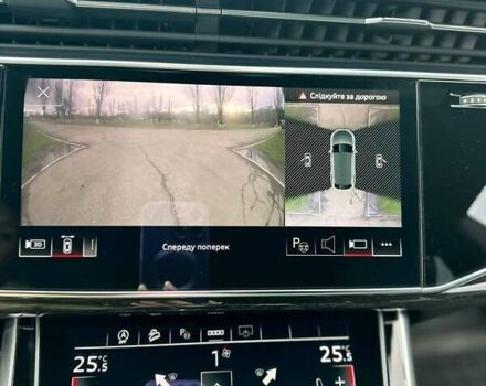 Сірий Ауді Q8, об'ємом двигуна 3 л та пробігом 165 тис. км за 57900 $, фото 16 на Automoto.ua
