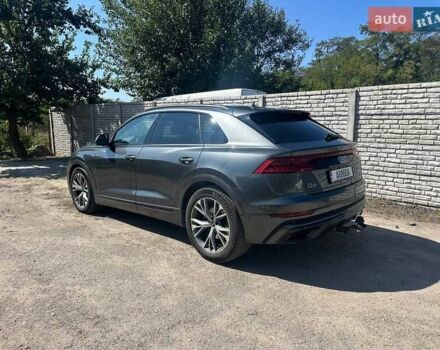 Сірий Ауді Q8, об'ємом двигуна 3 л та пробігом 165 тис. км за 57900 $, фото 1 на Automoto.ua
