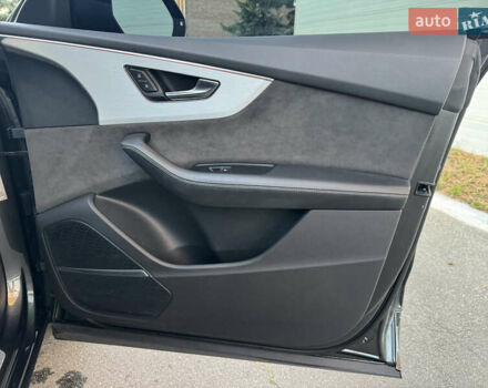 Серый Ауди Q8, объемом двигателя 3 л и пробегом 90 тыс. км за 68500 $, фото 65 на Automoto.ua