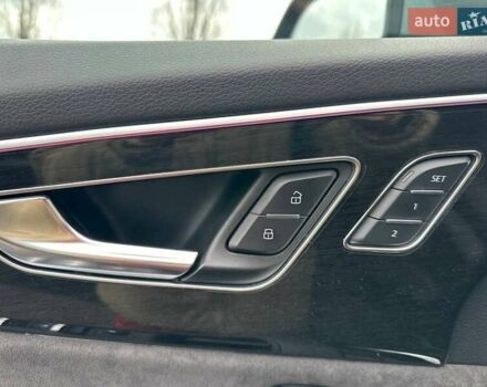 Сірий Ауді Q8, об'ємом двигуна 3 л та пробігом 165 тис. км за 57900 $, фото 13 на Automoto.ua