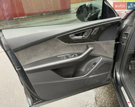 Сірий Ауді Q8, об'ємом двигуна 2.97 л та пробігом 395 тис. км за 39900 $, фото 16 на Automoto.ua