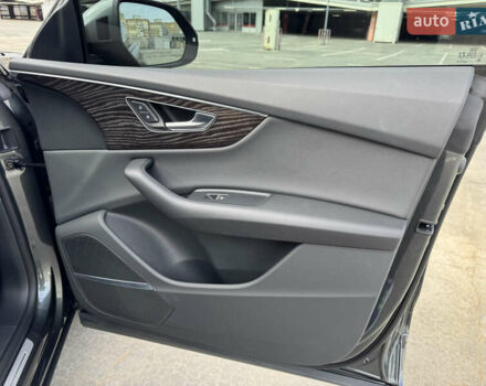 Ауді Q8 2021 у Києві на Automoto.ua Сірий Ауді Q8, об'ємом двигуна 3 л та пробігом 25 тис. км за 73000 $, фото 32 на Automoto.ua