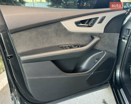 Серый Ауди Q8, объемом двигателя 3 л и пробегом 90 тыс. км за 68500 $, фото 60 на Automoto.ua