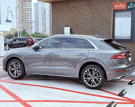Серый Ауди Q8, объемом двигателя 2.97 л и пробегом 28 тыс. км за 84999 $, фото 5 на Automoto.ua