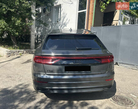Серый Ауди Q8, объемом двигателя 2.97 л и пробегом 99 тыс. км за 74000 $, фото 2 на Automoto.ua