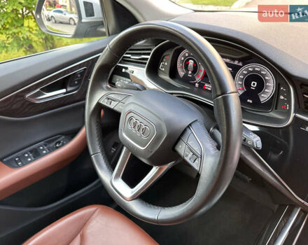 Серый Ауди Q8, объемом двигателя 3 л и пробегом 40 тыс. км за 56750 $, фото 3 на Automoto.ua