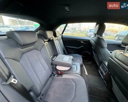 Сірий Ауді Q8, об'ємом двигуна 3 л та пробігом 67 тис. км за 73000 $, фото 76 на Automoto.ua