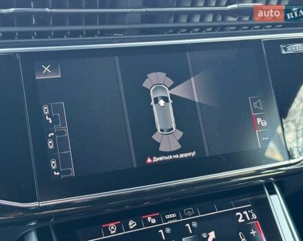 Сірий Ауді Q8, об'ємом двигуна 3 л та пробігом 67 тис. км за 73000 $, фото 60 на Automoto.ua