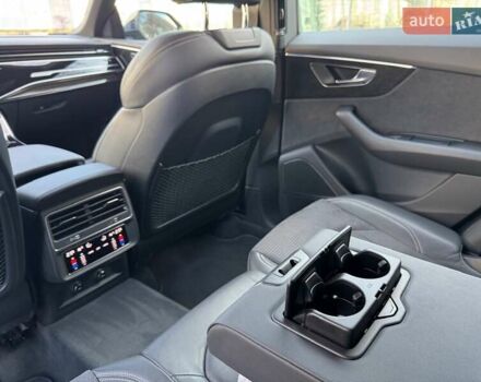 Сірий Ауді Q8, об'ємом двигуна 3 л та пробігом 67 тис. км за 73000 $, фото 71 на Automoto.ua