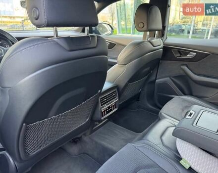 Сірий Ауді Q8, об'ємом двигуна 3 л та пробігом 67 тис. км за 73000 $, фото 70 на Automoto.ua