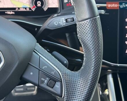 Сірий Ауді Q8, об'ємом двигуна 3 л та пробігом 67 тис. км за 73000 $, фото 37 на Automoto.ua