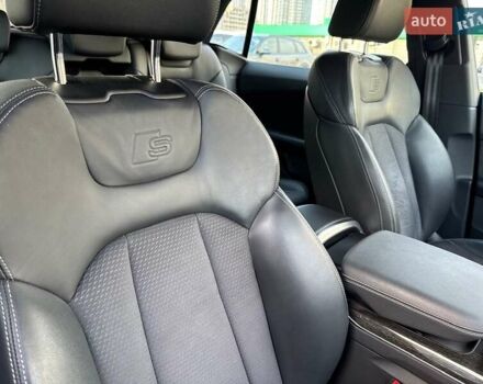 Сірий Ауді Q8, об'ємом двигуна 3 л та пробігом 67 тис. км за 73000 $, фото 79 на Automoto.ua