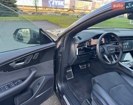 Сірий Ауді Q8, об'ємом двигуна 3 л та пробігом 67 тис. км за 73000 $, фото 26 на Automoto.ua