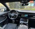 Сірий Ауді Q8, об'ємом двигуна 3 л та пробігом 67 тис. км за 73000 $, фото 77 на Automoto.ua