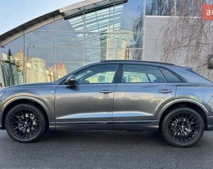 Сірий Ауді Q8, об'ємом двигуна 3 л та пробігом 67 тис. км за 73000 $, фото 84 на Automoto.ua