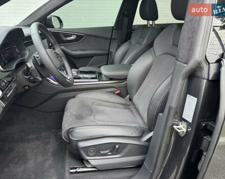 Сірий Ауді Q8, об'ємом двигуна 3 л та пробігом 24 тис. км за 89999 $, фото 28 на Automoto.ua