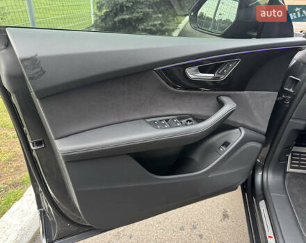 Сірий Ауді Q8, об'ємом двигуна 3 л та пробігом 24 тис. км за 89999 $, фото 34 на Automoto.ua