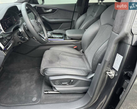 Сірий Ауді Q8, об'ємом двигуна 3 л та пробігом 24 тис. км за 89999 $, фото 27 на Automoto.ua