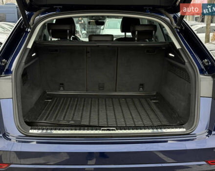 Синий Ауди Q8, объемом двигателя 2.97 л и пробегом 156 тыс. км за 61700 $, фото 13 на Automoto.ua