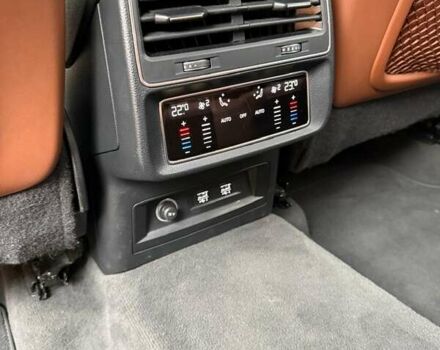 Синий Ауди Q8, объемом двигателя 2.97 л и пробегом 142 тыс. км за 55000 $, фото 12 на Automoto.ua