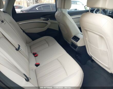 Синий Ауди Q8, объемом двигателя 0 л и пробегом 17 тыс. км за 40000 $, фото 11 на Automoto.ua