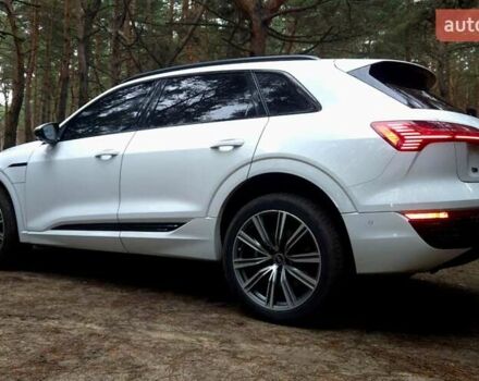 Білий Ауді Q8 e-tron, об'ємом двигуна 0 л та пробігом 17 тис. км за 50000 $, фото 30 на Automoto.ua