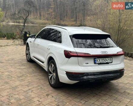 Белый Ауди Q8 e-tron, объемом двигателя 0 л и пробегом 63 тыс. км за 47800 $, фото 28 на Automoto.ua