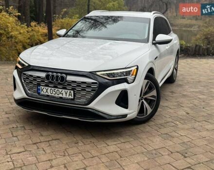 Белый Ауди Q8 e-tron, объемом двигателя 0 л и пробегом 63 тыс. км за 47800 $, фото 13 на Automoto.ua