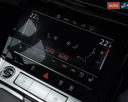 Белый Ауди Q8 e-tron, объемом двигателя 0 л и пробегом 17 тыс. км за 56500 $, фото 73 на Automoto.ua