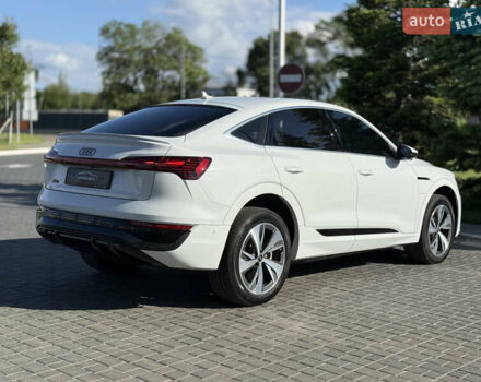 Белый Ауди Q8 e-tron, объемом двигателя 0 л и пробегом 10 тыс. км за 52000 $, фото 18 на Automoto.ua