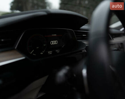 Белый Ауди Q8 e-tron, объемом двигателя 0 л и пробегом 30 тыс. км за 53500 $, фото 6 на Automoto.ua